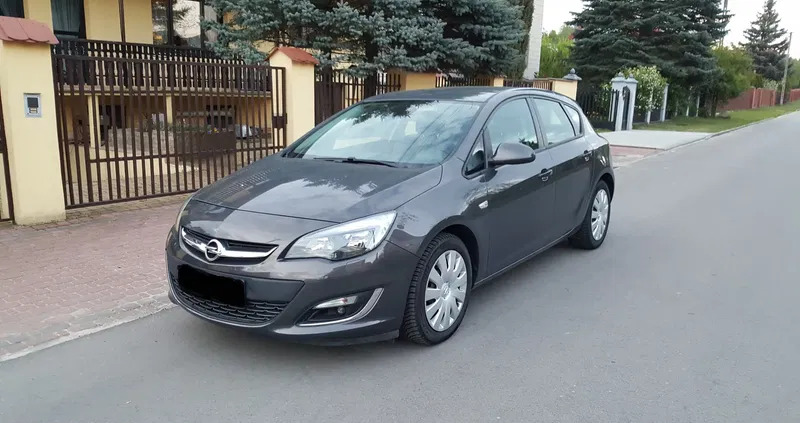 Opel Astra cena 24900 przebieg: 76000, rok produkcji 2012 z Garwolin małe 106